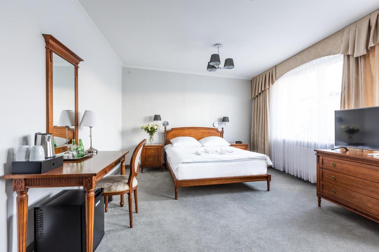 Hotel Pod Zlota Roza Келце Екстериор снимка