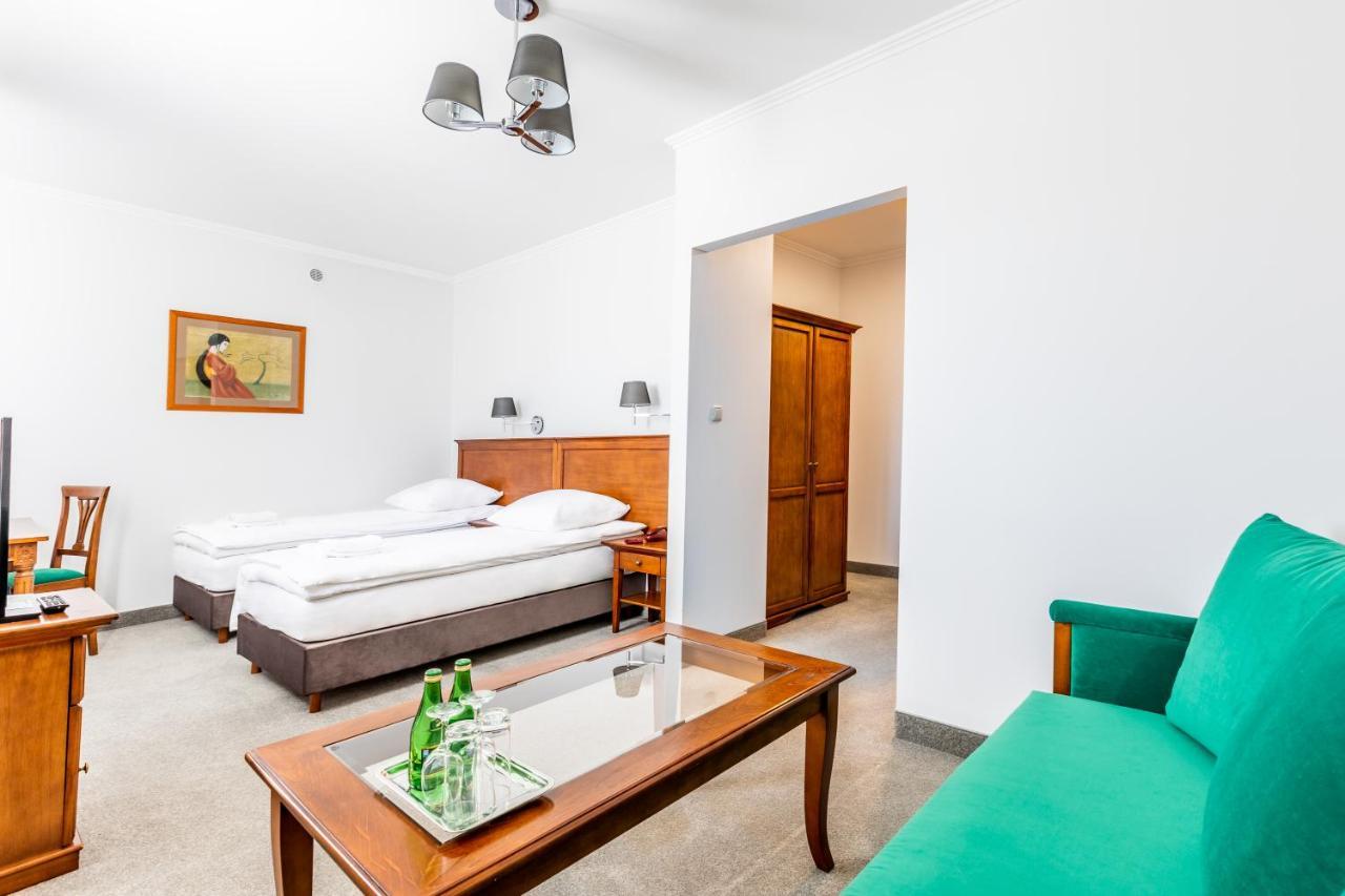 Hotel Pod Zlota Roza Келце Екстериор снимка