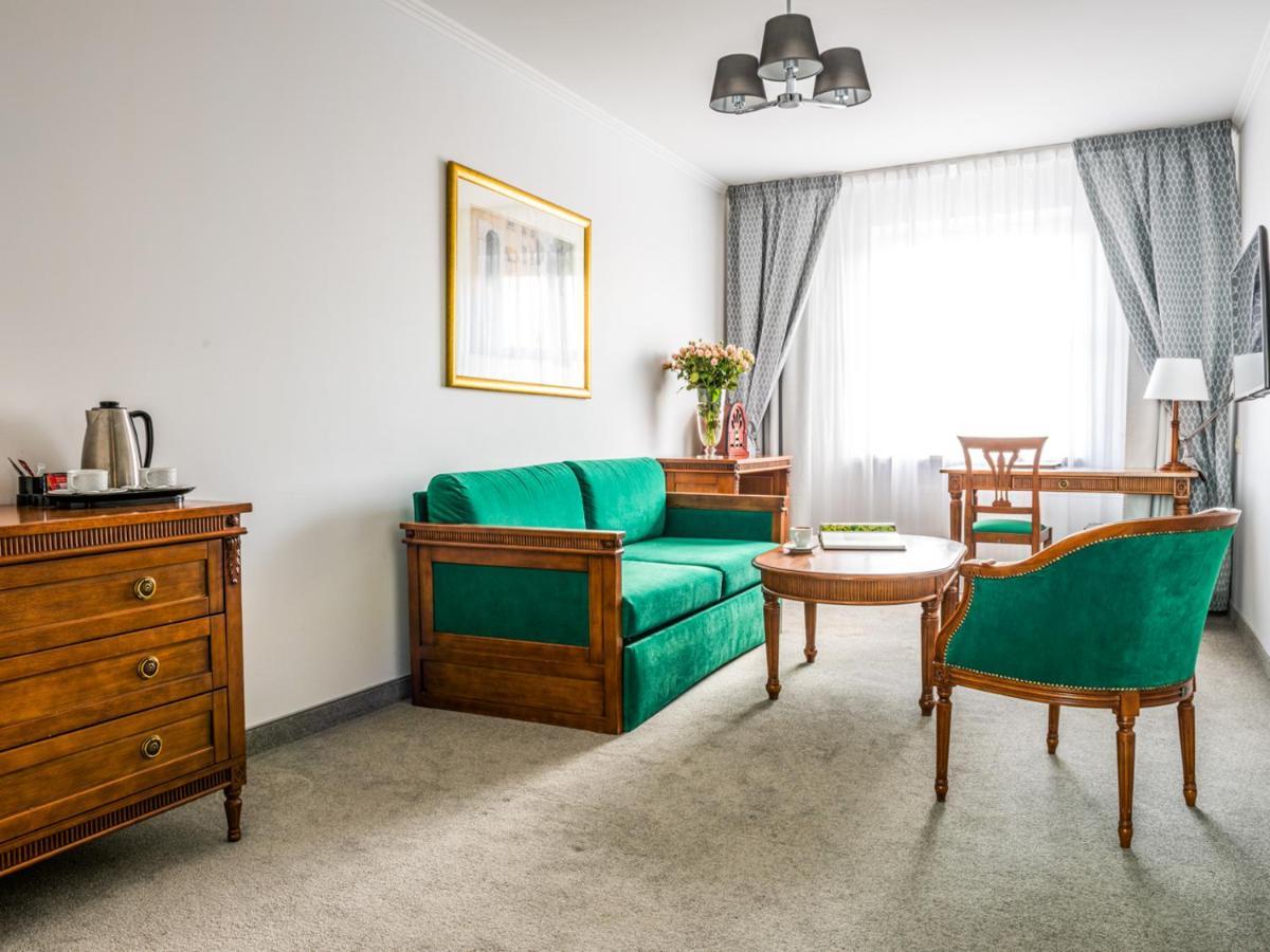 Hotel Pod Zlota Roza Келце Екстериор снимка