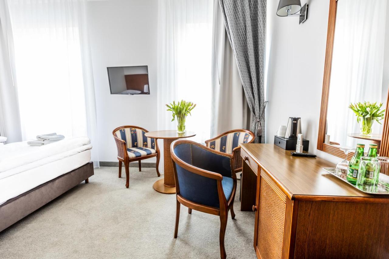 Hotel Pod Zlota Roza Келце Екстериор снимка