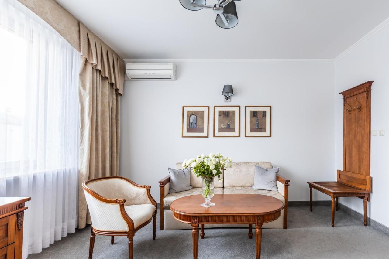 Hotel Pod Zlota Roza Келце Екстериор снимка