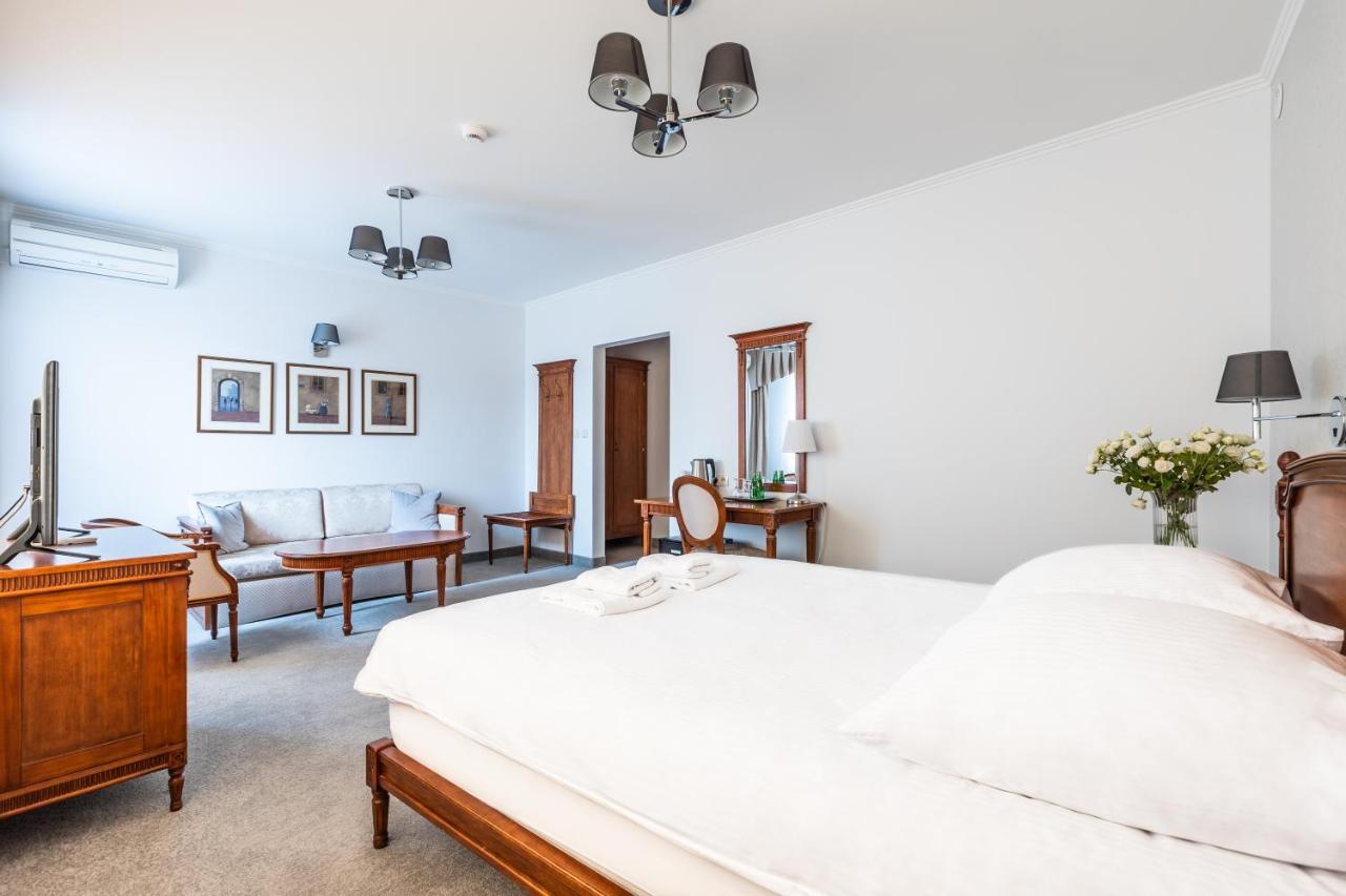 Hotel Pod Zlota Roza Келце Екстериор снимка