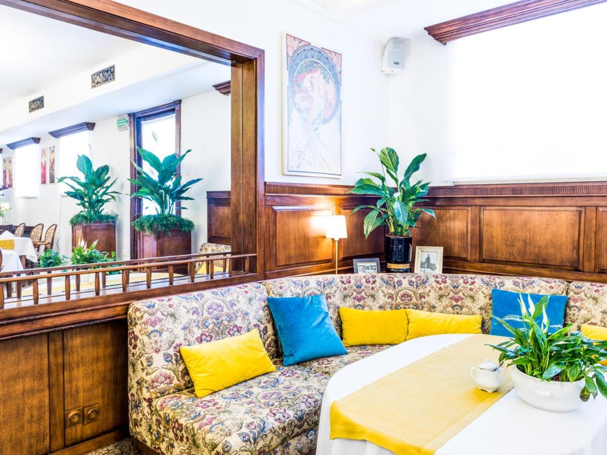 Hotel Pod Zlota Roza Келце Екстериор снимка