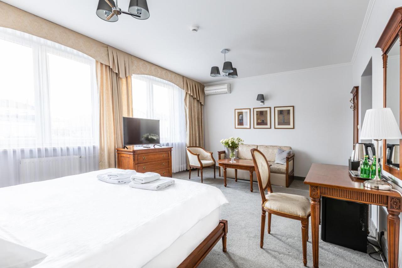 Hotel Pod Zlota Roza Келце Екстериор снимка