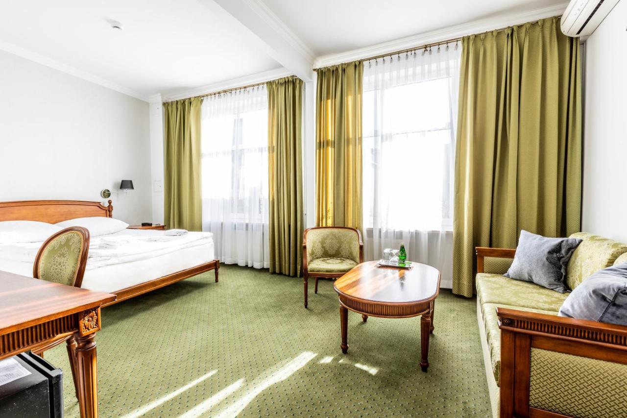 Hotel Pod Zlota Roza Келце Екстериор снимка