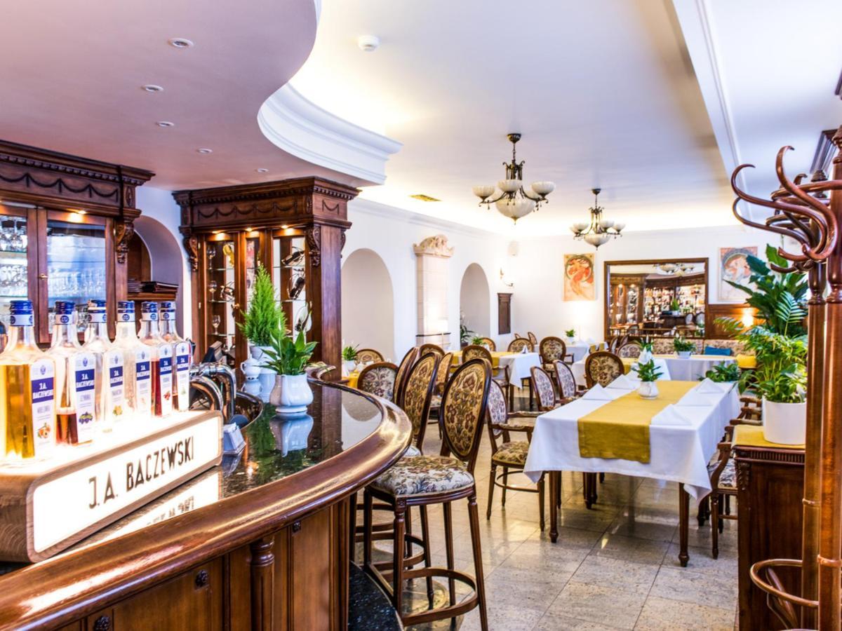 Hotel Pod Zlota Roza Келце Екстериор снимка