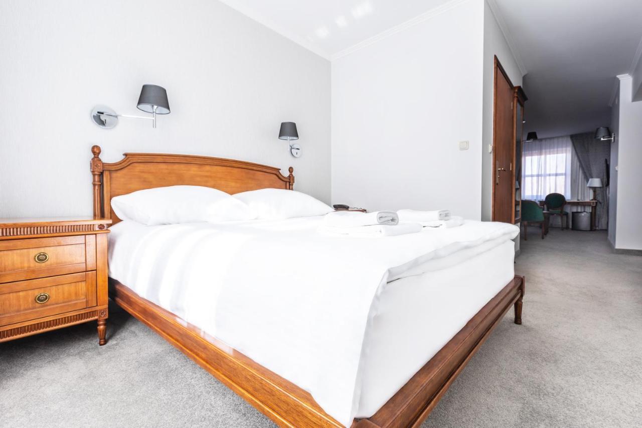 Hotel Pod Zlota Roza Келце Екстериор снимка