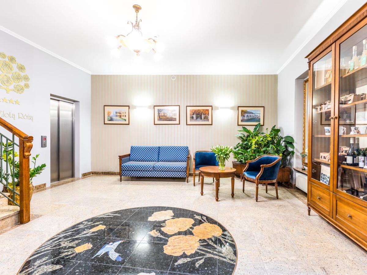 Hotel Pod Zlota Roza Келце Екстериор снимка