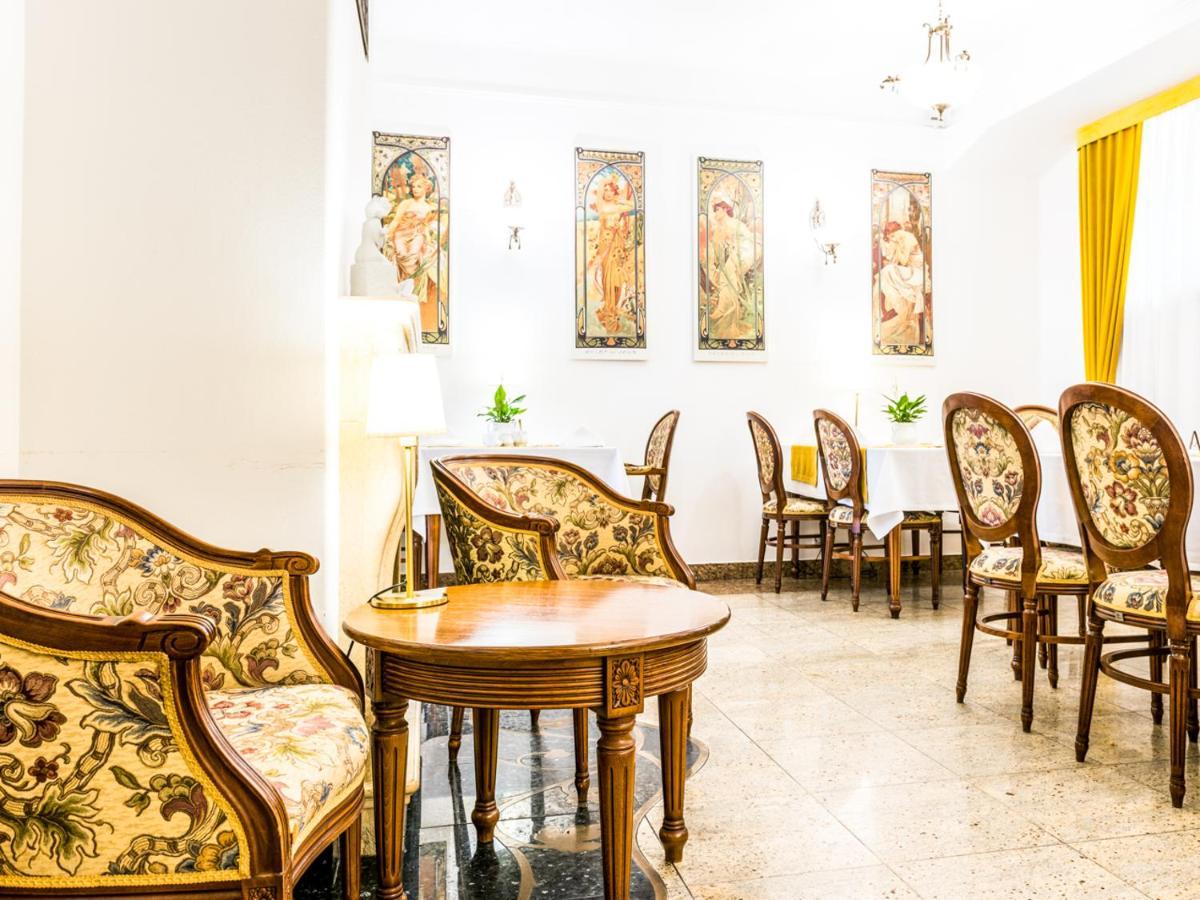 Hotel Pod Zlota Roza Келце Екстериор снимка