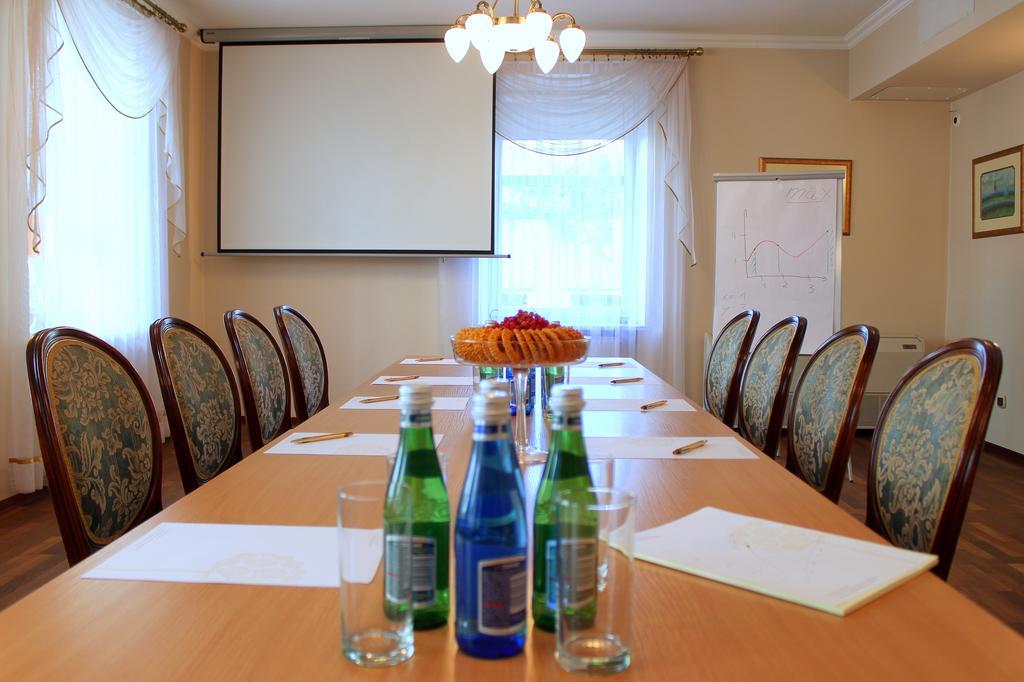 Hotel Pod Zlota Roza Келце Екстериор снимка
