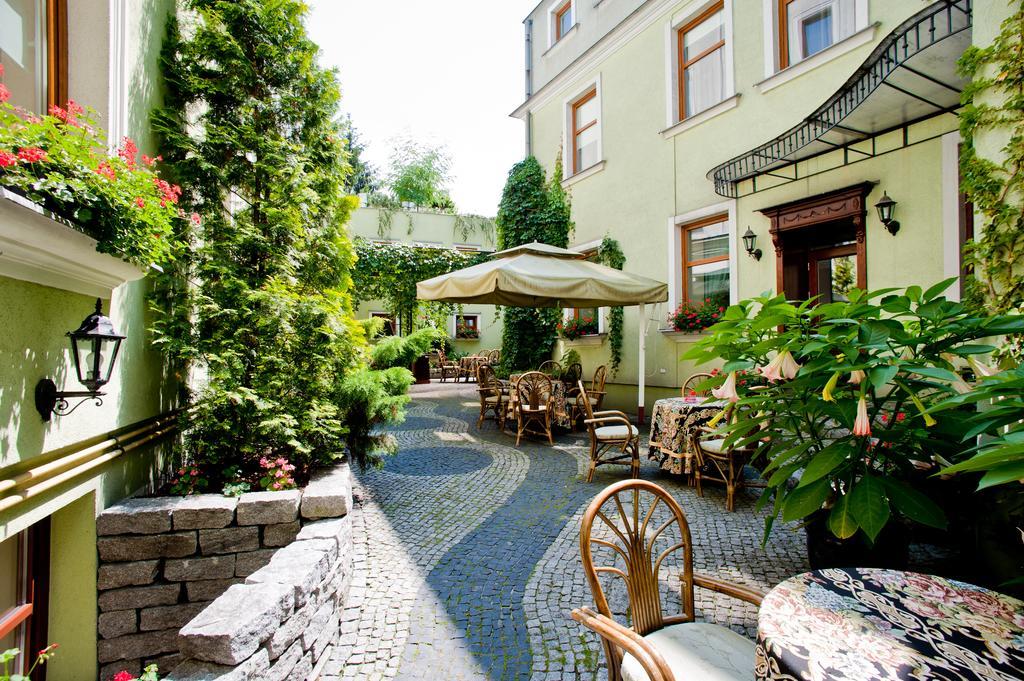Hotel Pod Zlota Roza Келце Екстериор снимка
