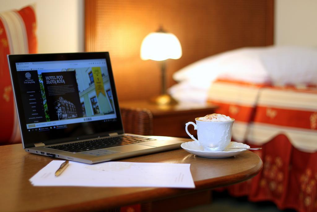 Hotel Pod Zlota Roza Келце Екстериор снимка