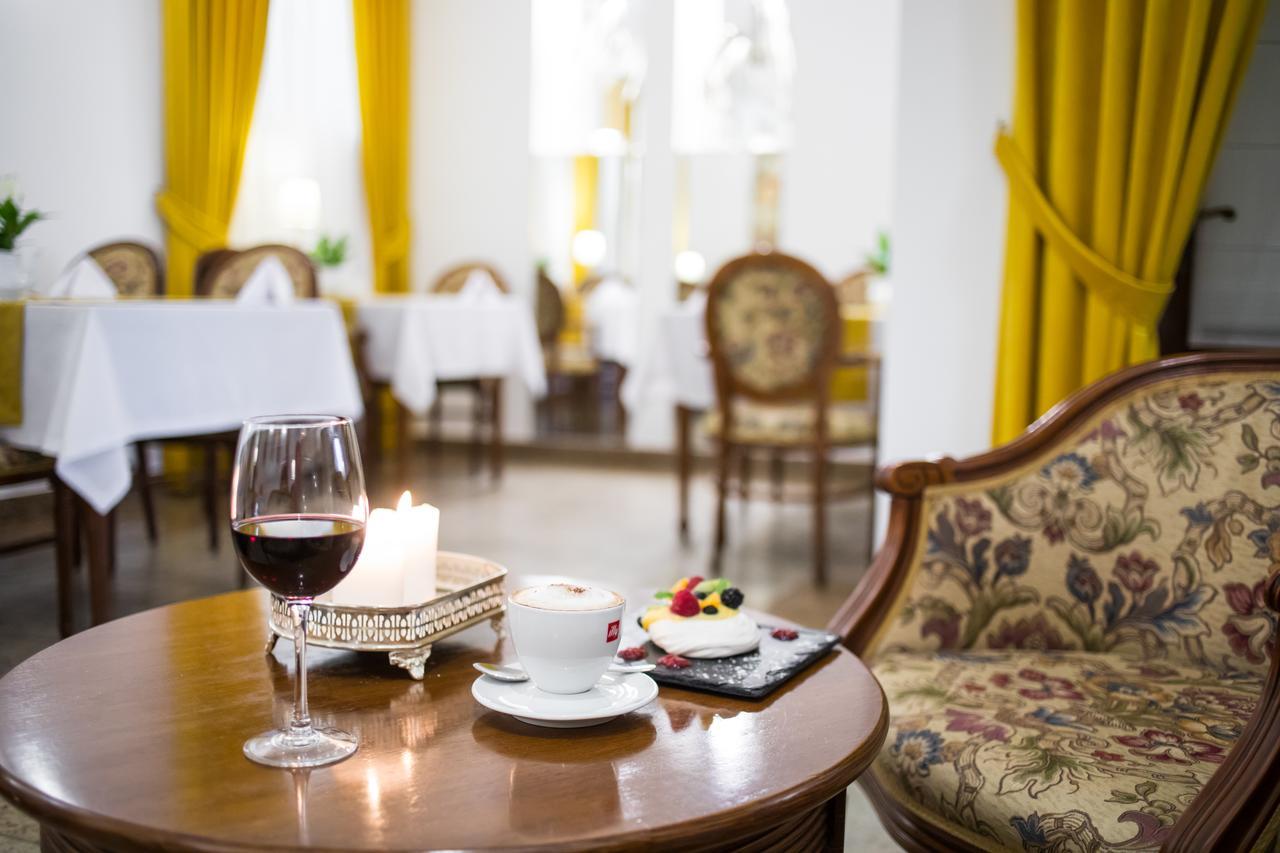 Hotel Pod Zlota Roza Келце Екстериор снимка