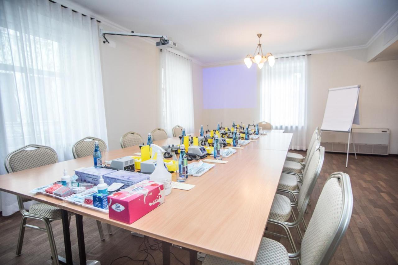 Hotel Pod Zlota Roza Келце Екстериор снимка